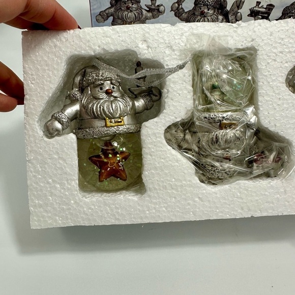 NWT Towle Holiday Wishes set of 3 Santa snow globe ornaments - Picture 5 of 8